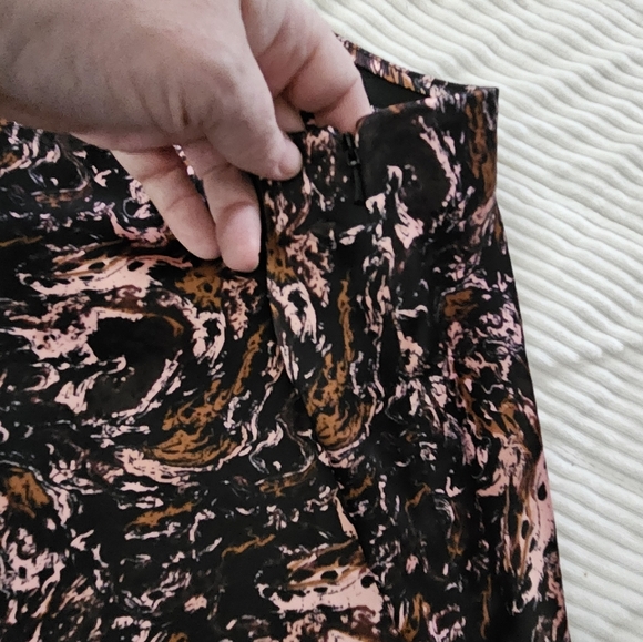 Halogen Abstract Print Women's Skirt Midi Size 1 - Picture 4 of 7